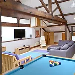 14 Riverside Walk *