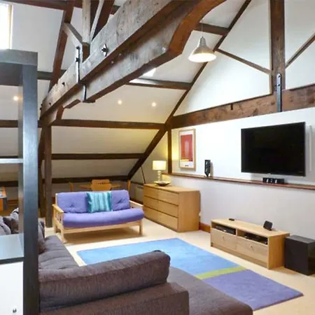 14 Riverside Walk *