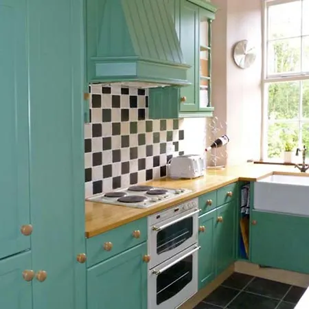 14 Riverside Walk * Skipton