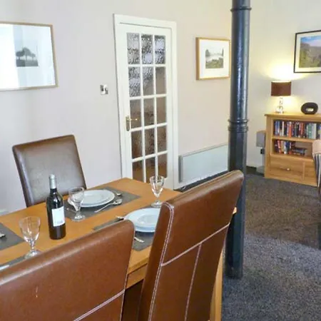 14 Riverside Walk *